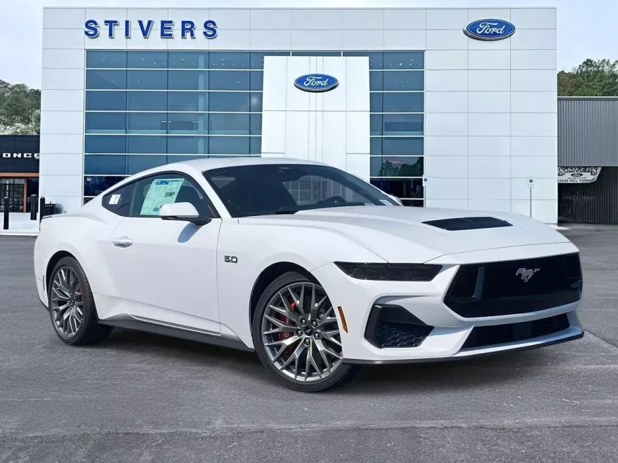 2025 Ford Mustang GT photo 1