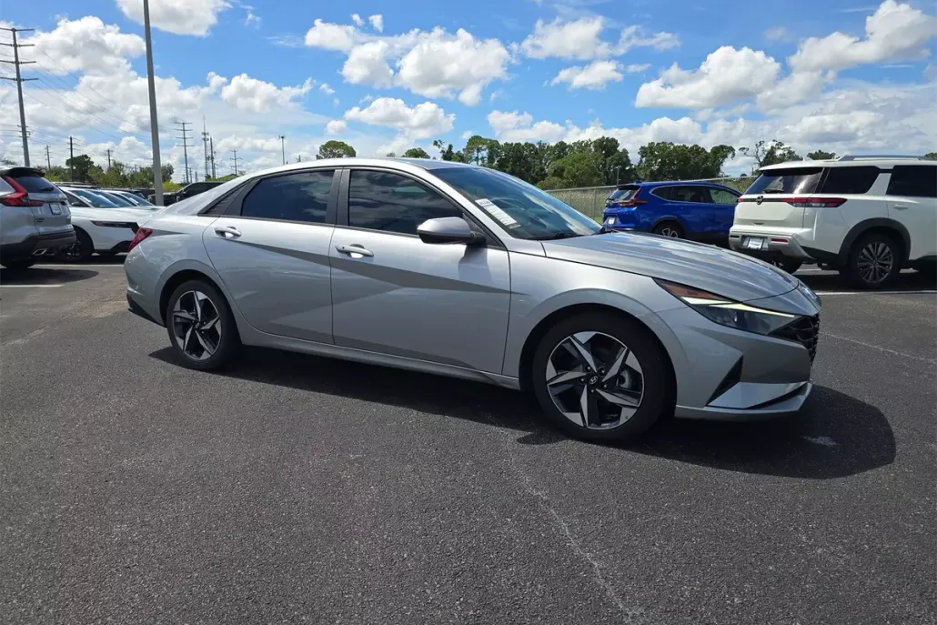 2023 Hyundai Elantra SEL Convenience photo 1