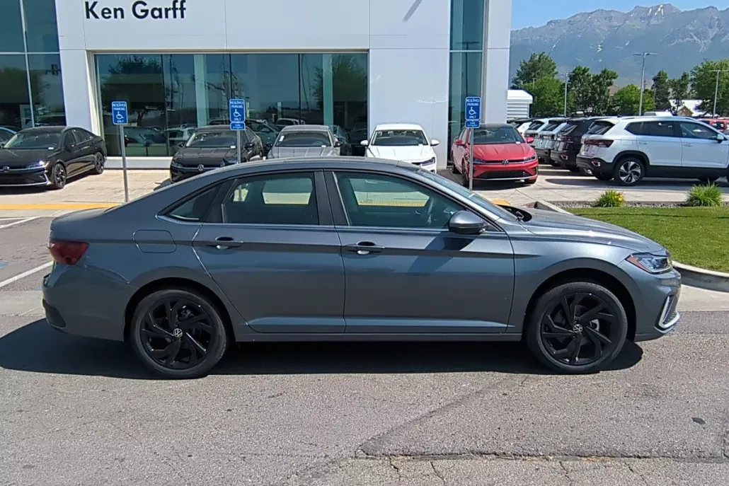 2025 Volkswagen Jetta SE photo 1