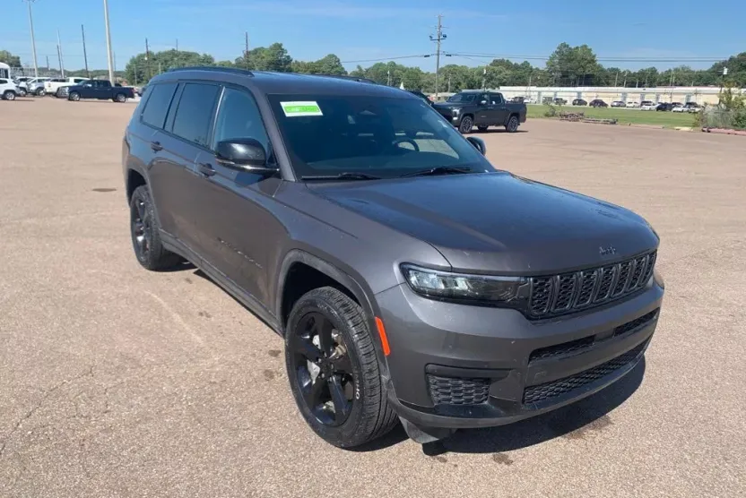2022 Jeep Grand Cherokee Altitude photo 1