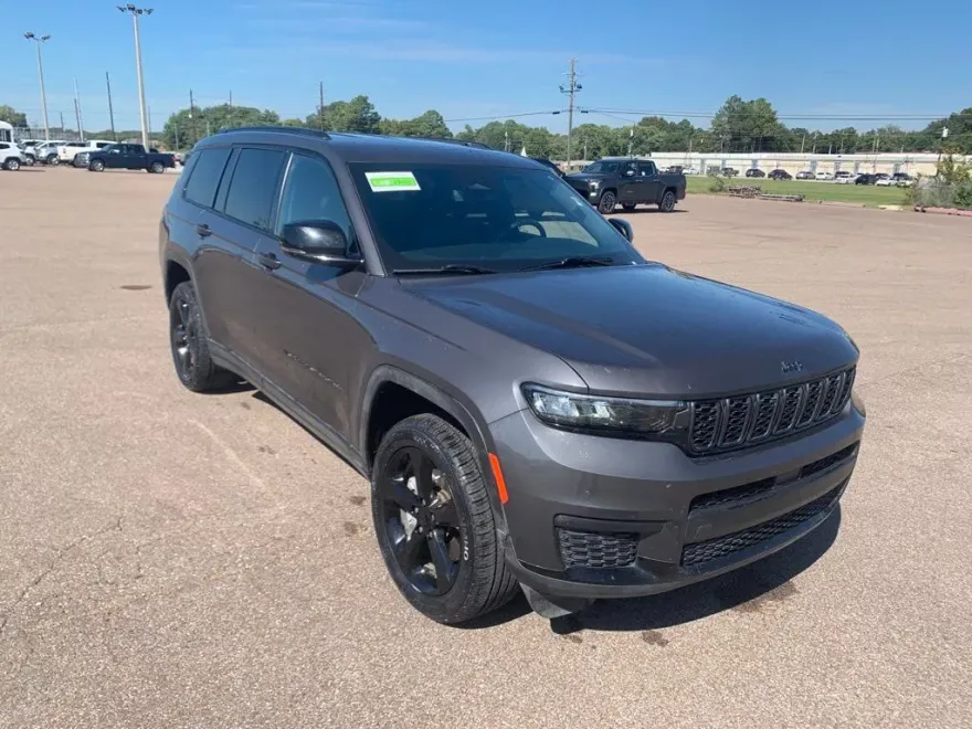 2022 Jeep Grand Cherokee Altitude photo 1