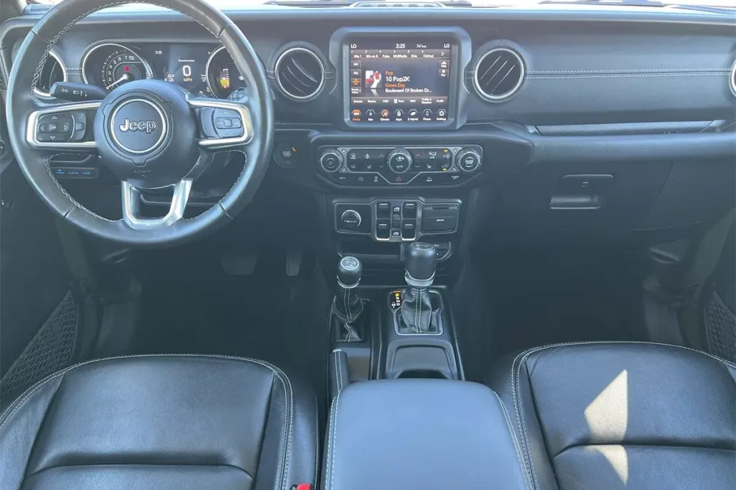 2023 Jeep Wrangler 4xe Sahara photo 1