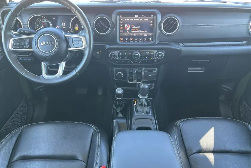 2023 Jeep Wrangler 4xe Sahara photo 1