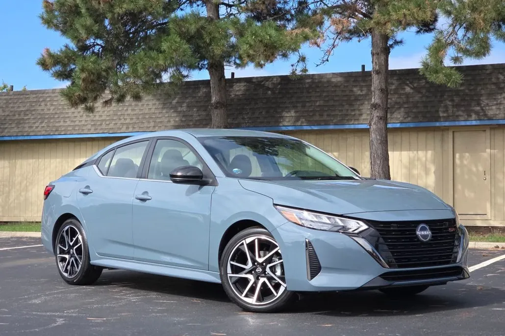 2024 Nissan Sentra SR photo 1