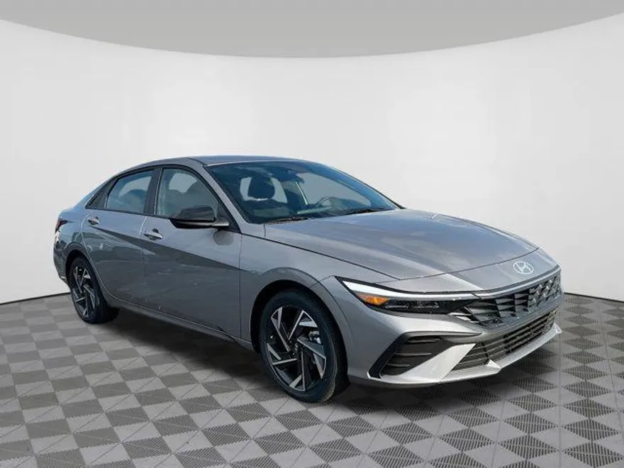 2025 Hyundai Elantra SEL Sport photo 1