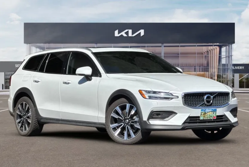 2022 Volvo V60 Cross Country T5 photo 1
