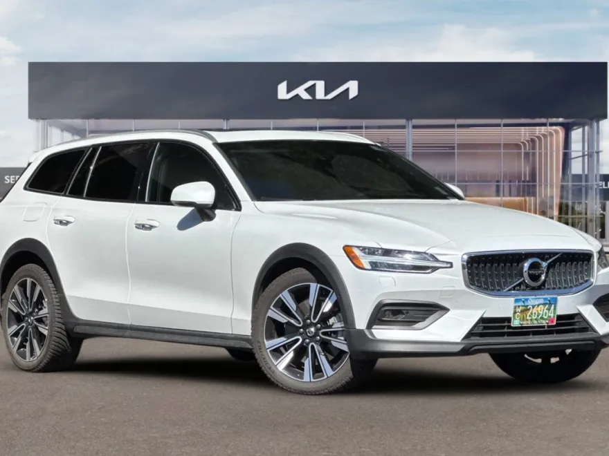 2022 Volvo V60 Cross Country T5 photo 1