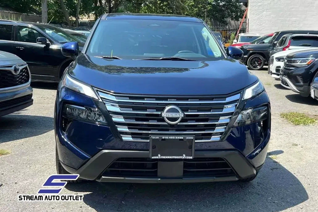 2024 Nissan Rogue SV photo 1