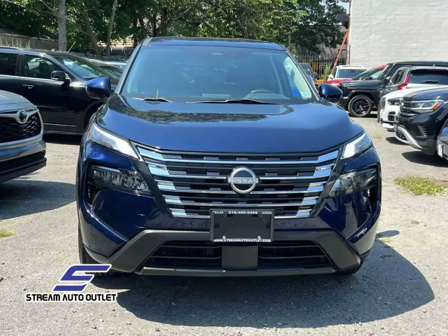 2024 Nissan Rogue SV photo 1
