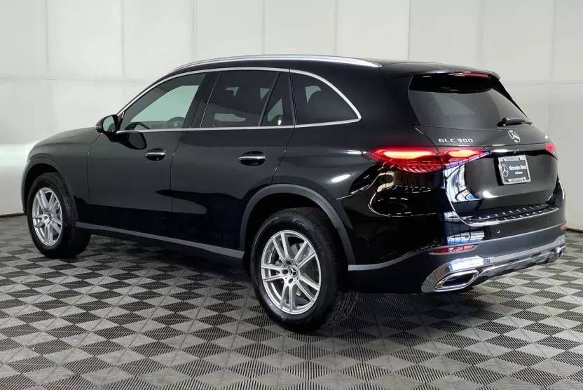 2026 Mercedes Benz GLC 300 4MATIC photo 1