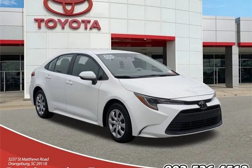 2024 Toyota Corolla LE photo 1
