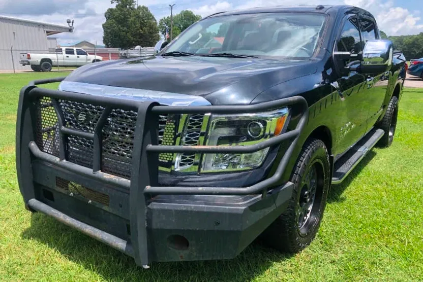 2018 Nissan Titan SV photo 1