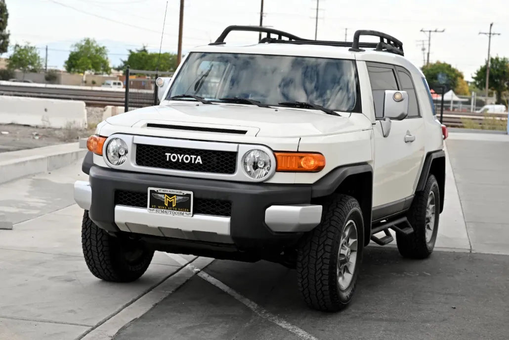 2013 Toyota FJ Cruiser Base photo 1