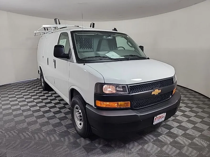 2025 Chevrolet Express Cargo 3500 photo 1