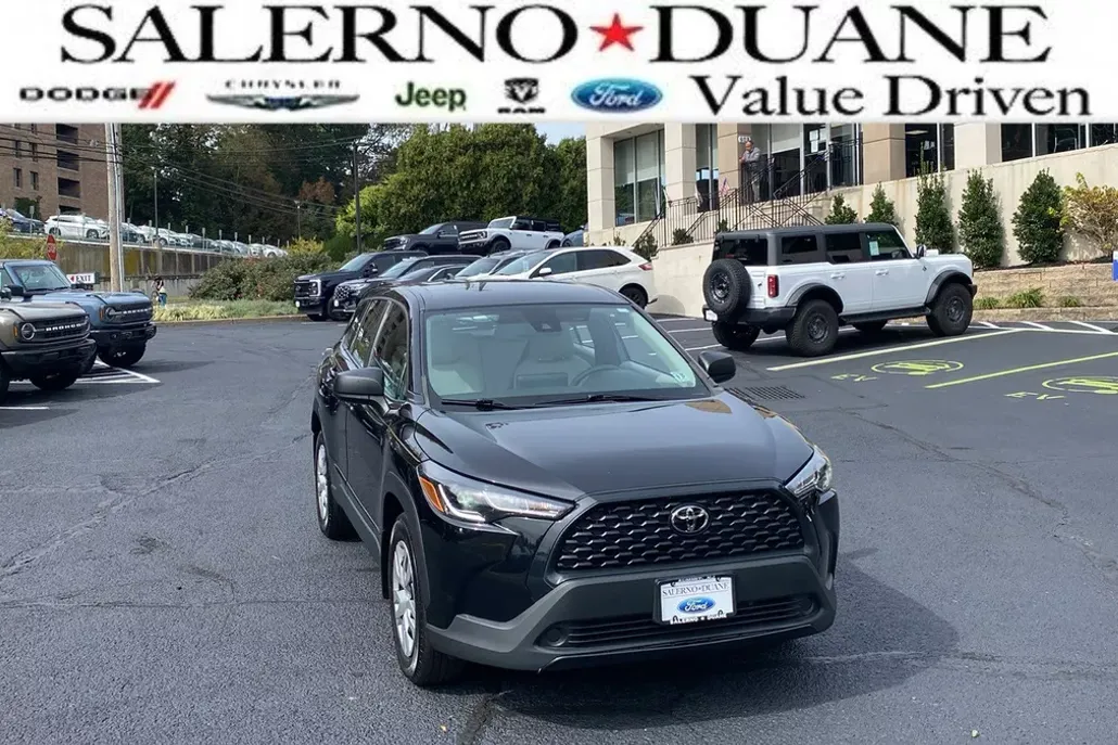 2022 Toyota Corolla Cross L photo 1