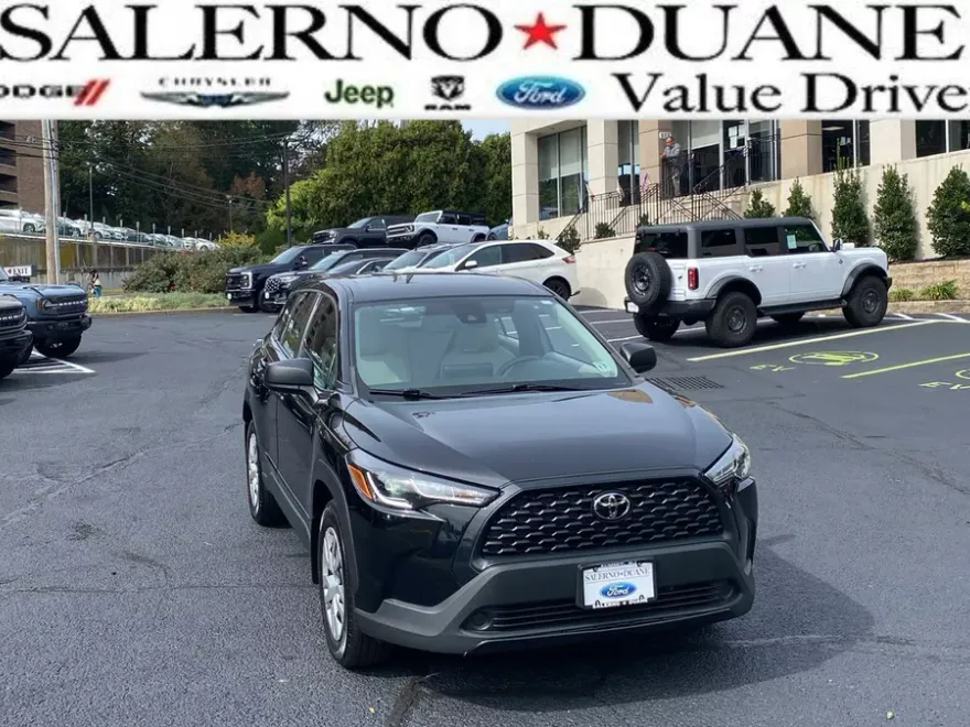 2022 Toyota Corolla Cross L photo 1