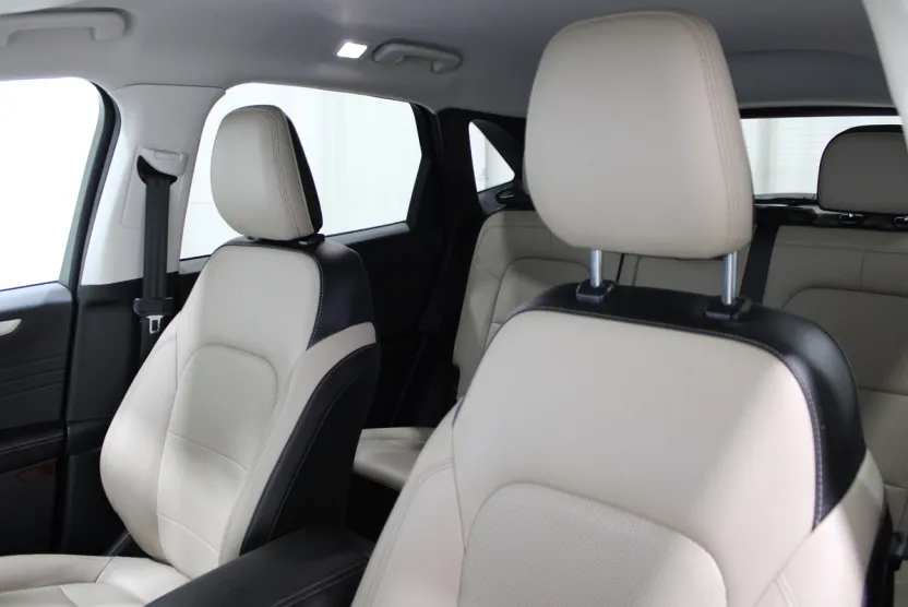 2021 Ford Escape SEL Hybrid photo 1