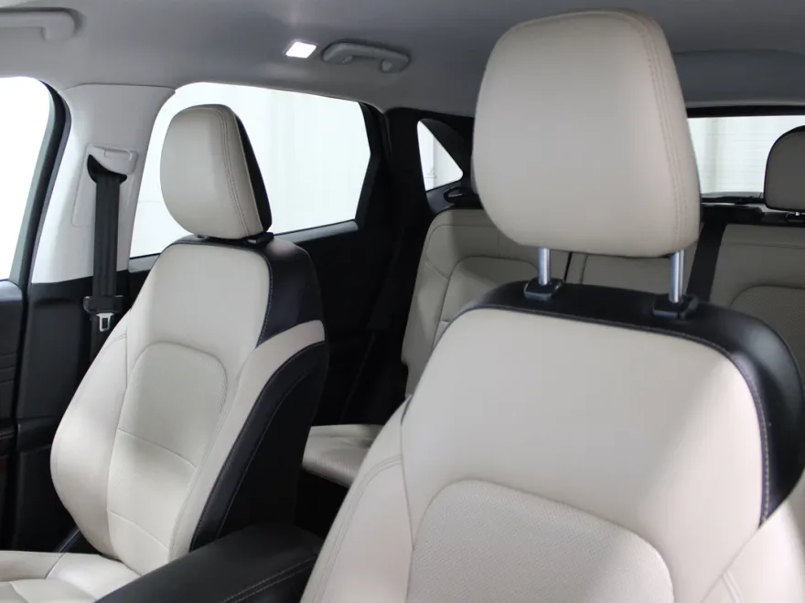 2021 Ford Escape SEL Hybrid photo 1