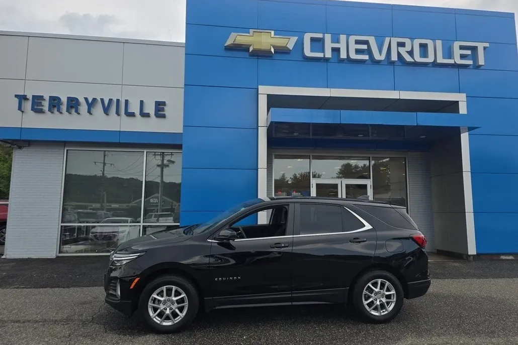 2024 Chevrolet Equinox LT photo 1
