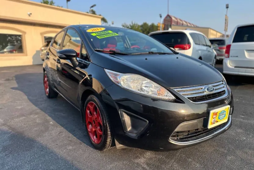 2013 Ford Fiesta Titanium photo 1