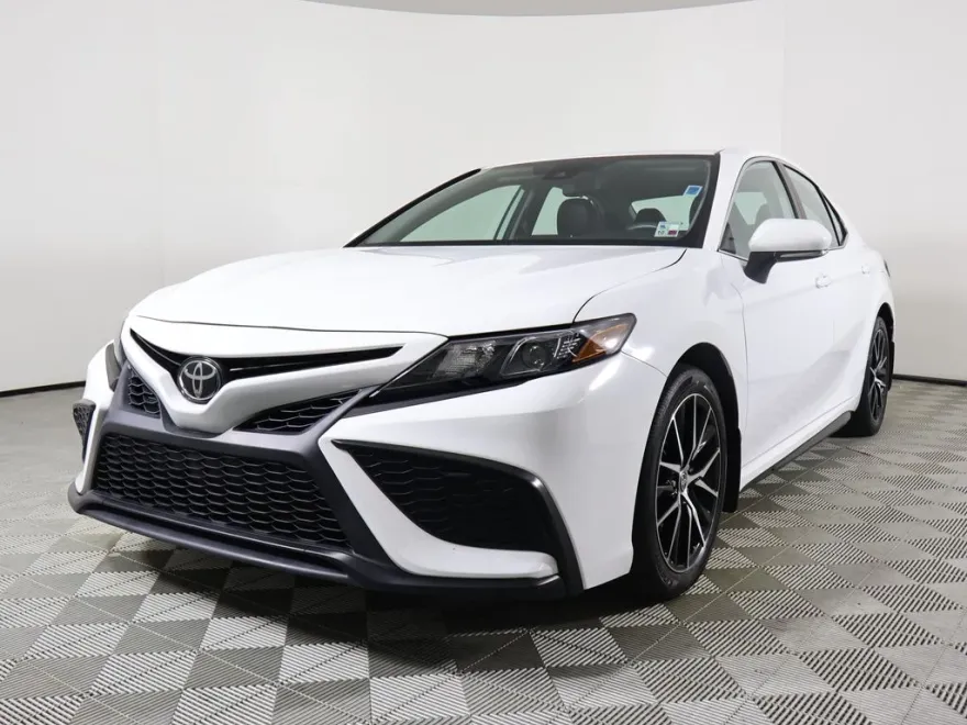 2023 Toyota Camry SE photo 1