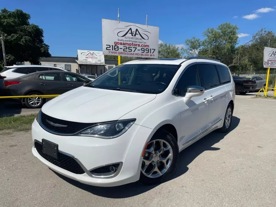 2017 Chrysler Pacifica Limited photo 1