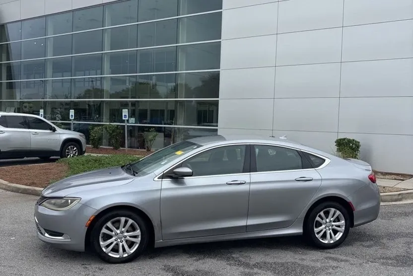 2015 Chrysler 200 Limited photo 1