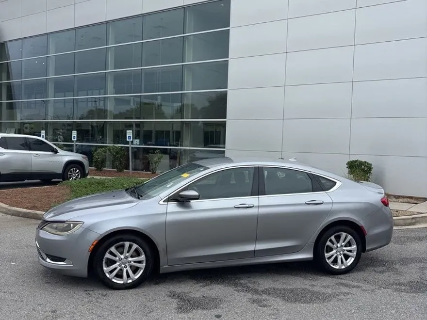 2015 Chrysler 200 Limited photo 1