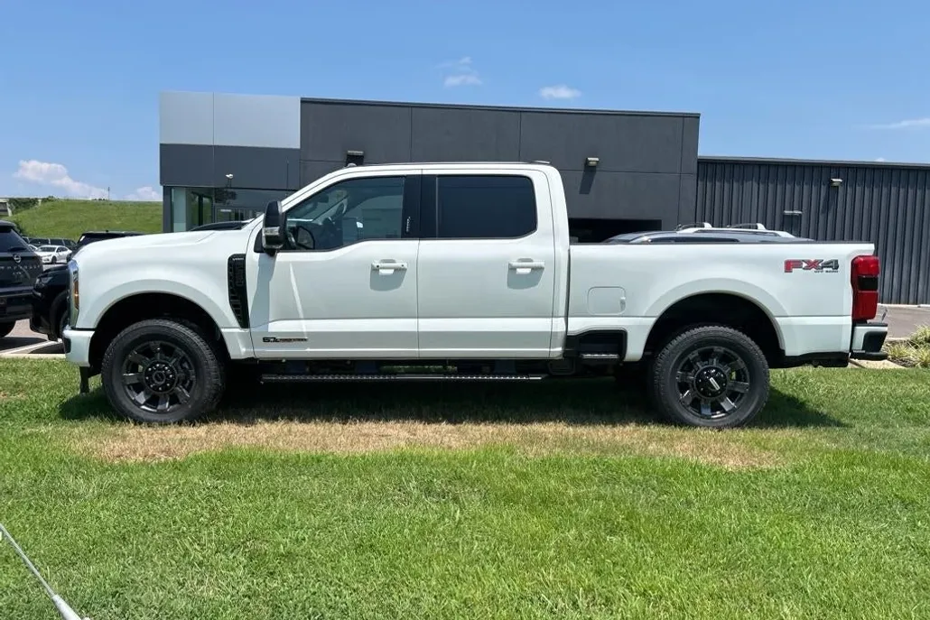 2024 Ford F-350 Lariat photo 1