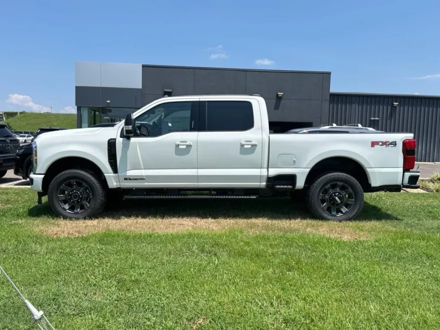 2024 Ford F-350 Lariat photo 1