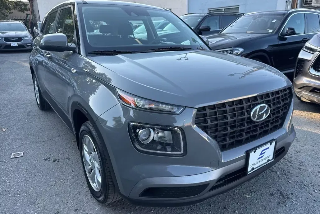 2022 Hyundai Venue SE photo 1