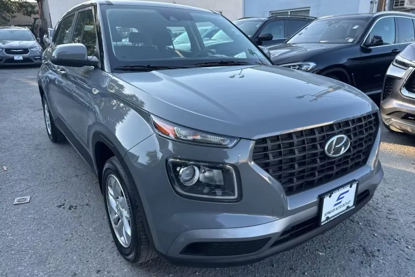 2022 Hyundai Venue SE photo 1