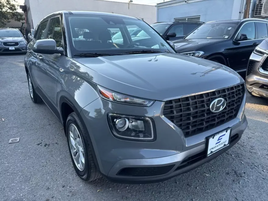 2022 Hyundai Venue SE photo 1