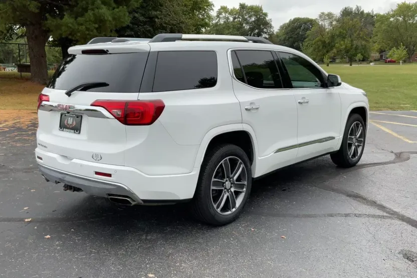 2019 Gmc Acadia Denali photo 1