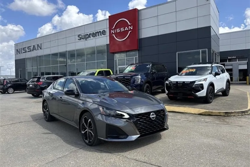 2025 Nissan Altima 2.5 SR photo 1