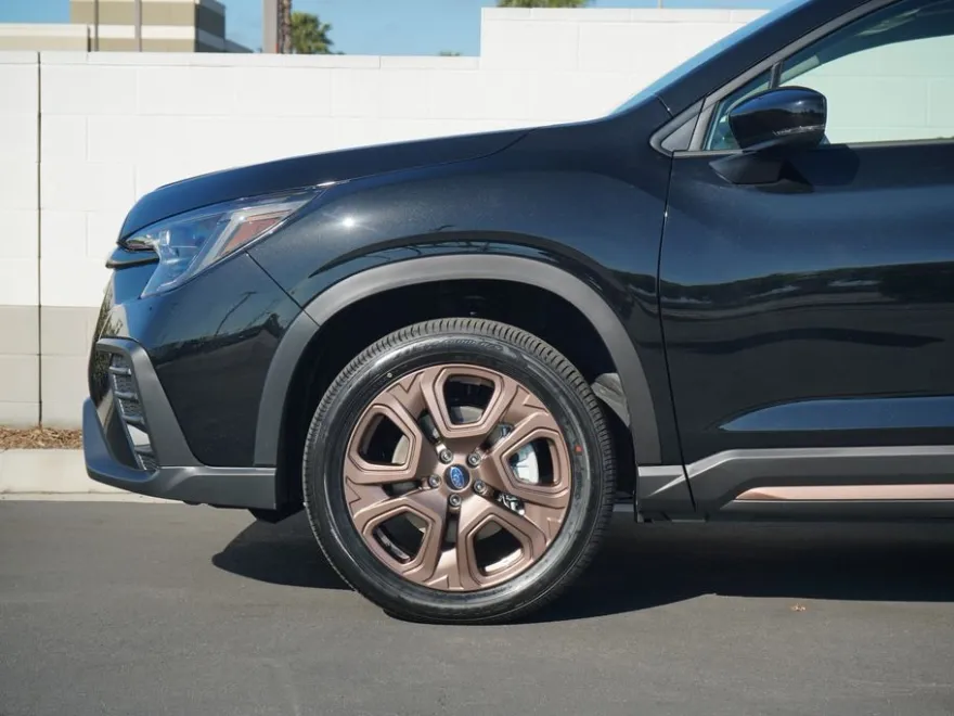 2025 Subaru Ascent Limited photo 1