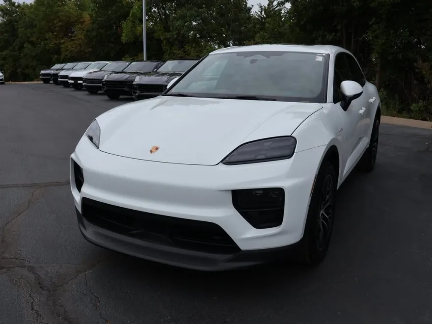 2025 Porsche Macan Electric photo 1