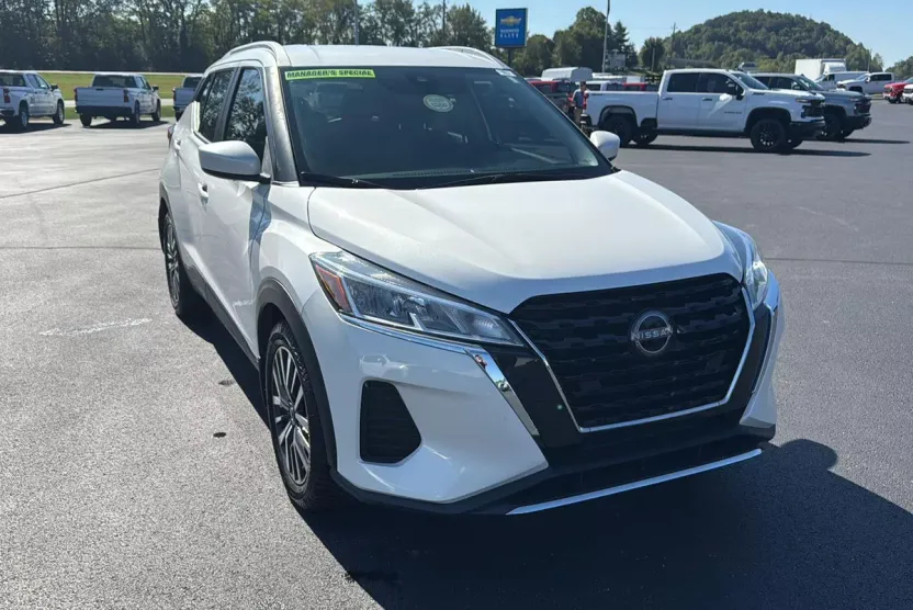 2022 Nissan Kicks SV photo 1