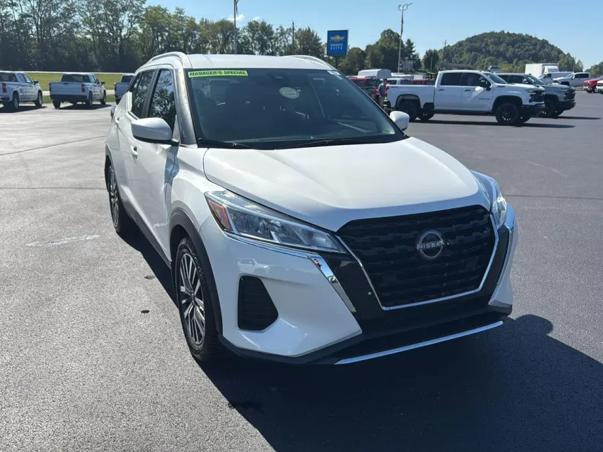 2022 Nissan Kicks SV photo 1
