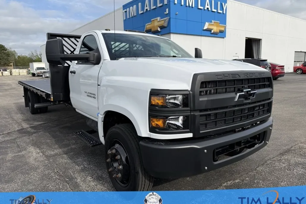 2023 Chevrolet Silverado 6500HD Work Truck photo 1