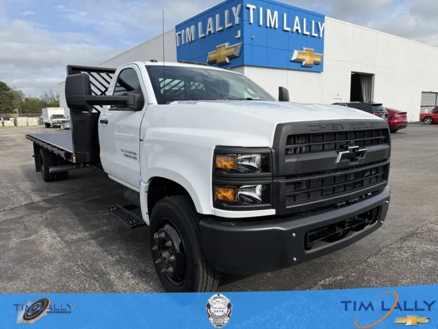 2023 Chevrolet Silverado 6500HD Work Truck photo 1