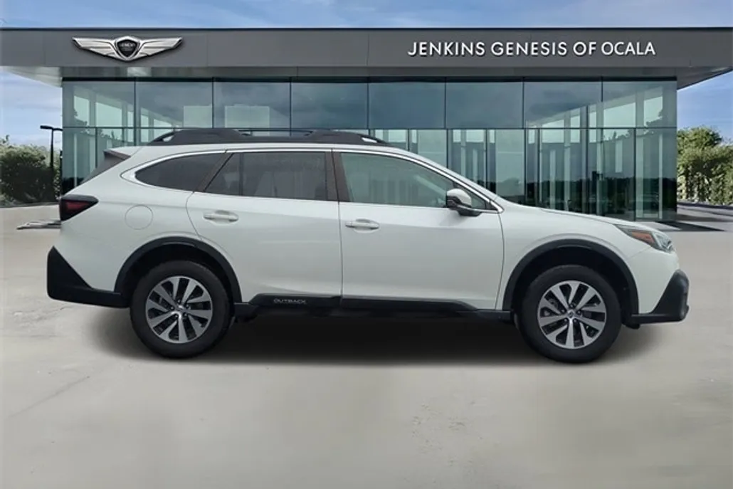 2020 Subaru Outback Premium photo 1
