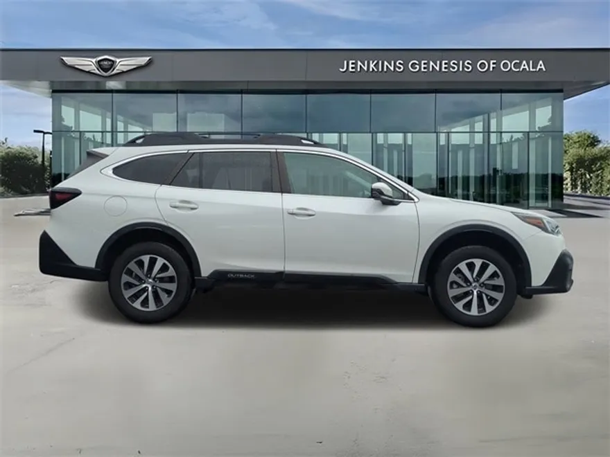 2020 Subaru Outback Premium photo 1