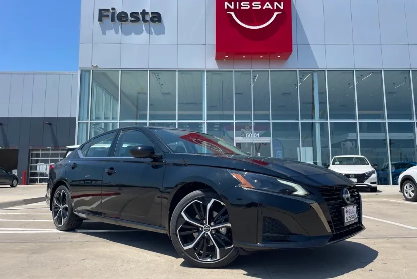 2025 Nissan Altima SR photo 1