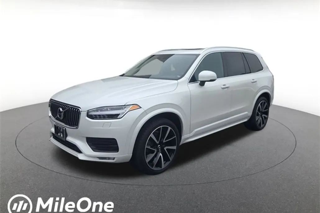 2022 Volvo XC90 T6 Momentum photo 1