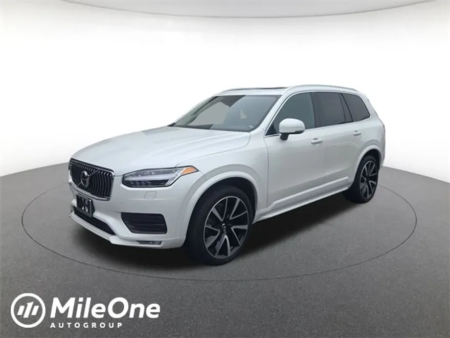 2022 Volvo XC90 T6 Momentum photo 1