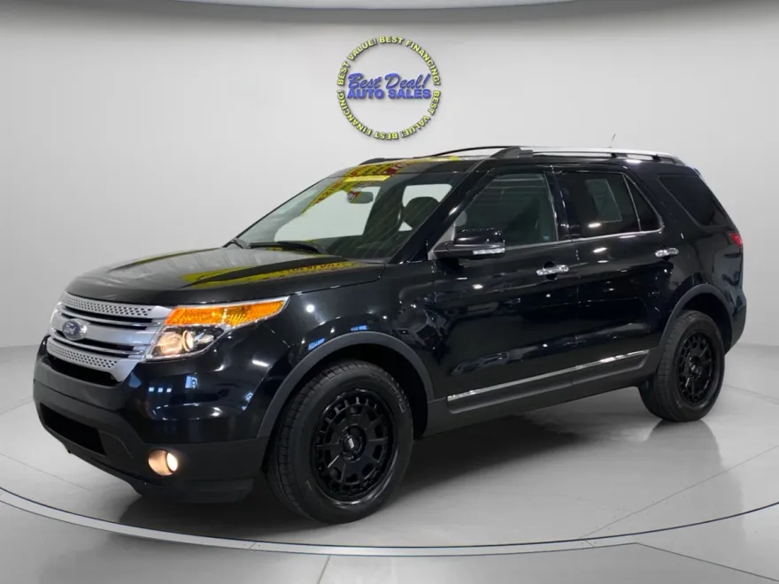 2015 Ford Explorer XLT photo 1