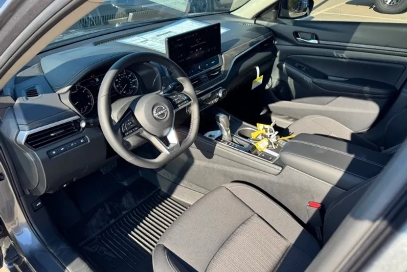 2025 Nissan Altima 2.5 SV photo 1