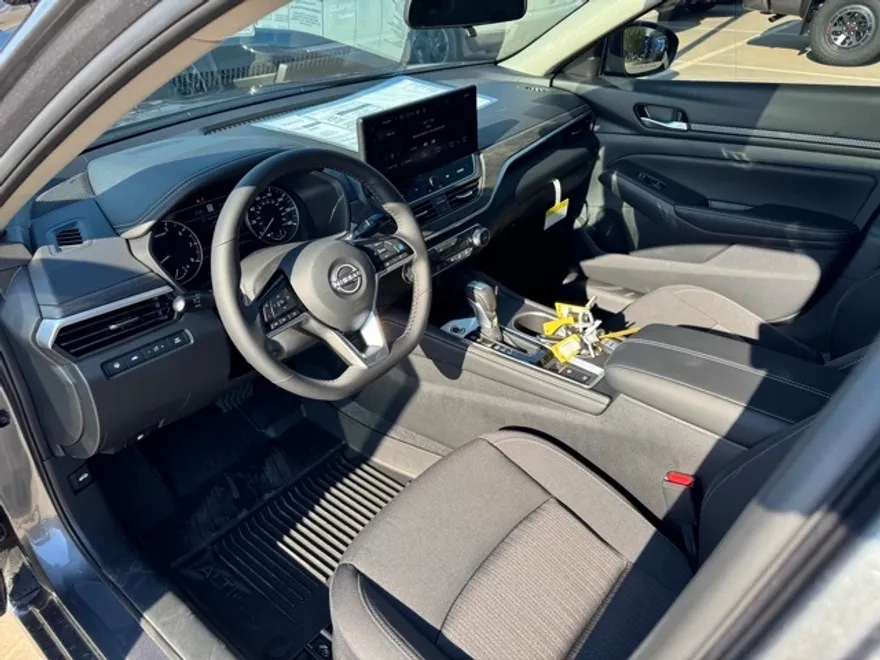 2025 Nissan Altima 2.5 SV photo 1