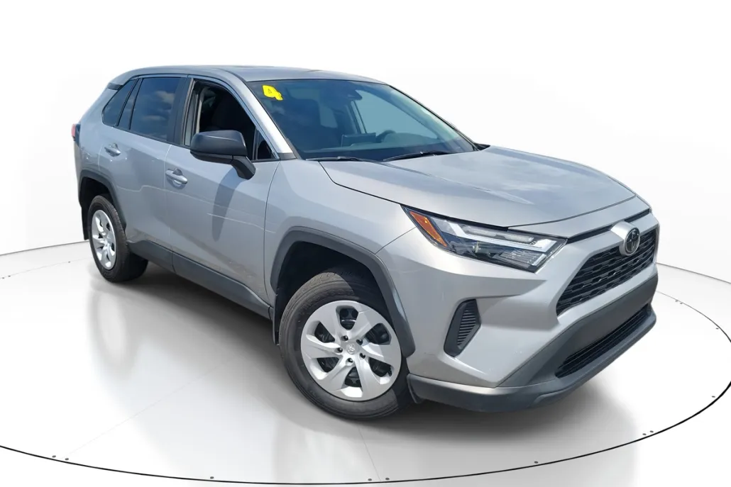 2024 Toyota RAV4 LE photo 1